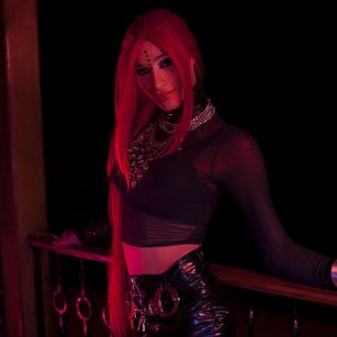 Model - esmeraldalips tshot