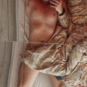 Model - SwingrStarr uk