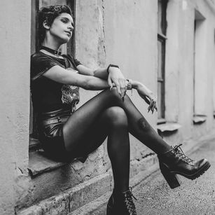 Model - Nessa Grid home