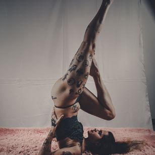 Model - Amy Black latina