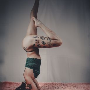 Model - Amy Black naturaltits