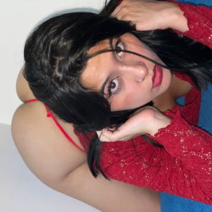 Model - Sara Leal atm