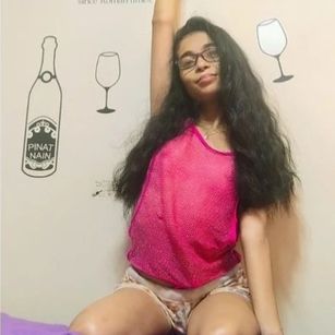 Model - petit-linda18 hairy