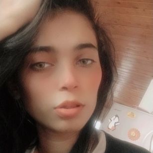 Model - petit-linda18 play