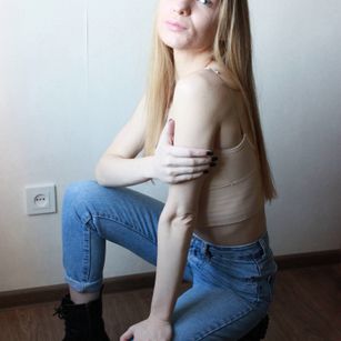 Model - Snezha_Essy dildo