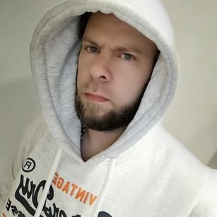 Model - MASTER BRUCE Pain