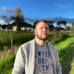 Model - MASTER BRUCE Pain