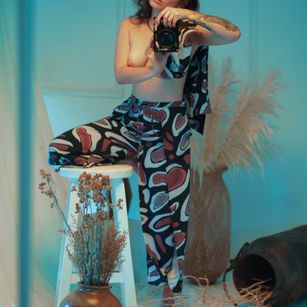 Model - MILA KOSLOV english