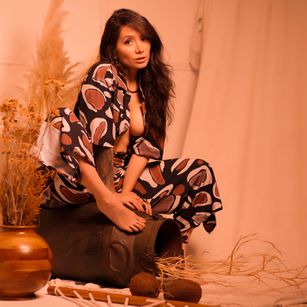 Model - MILA KOSLOV slave