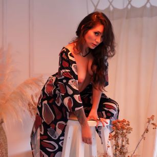 Model - MILA KOSLOV joi