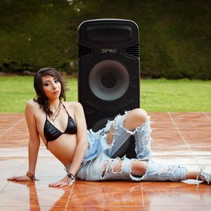 Model - scarlettoshi pircing