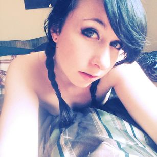 Model - Dakota Charms 1