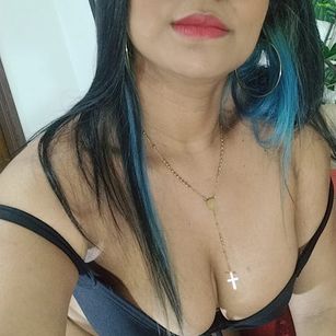 Model - Dahiana Henao latina