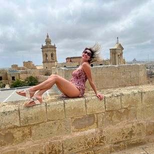 Model - Scarlett Warnert ass