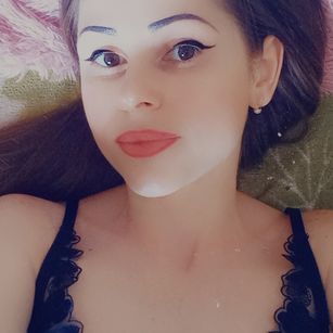 Model - ADRIANA69 feet