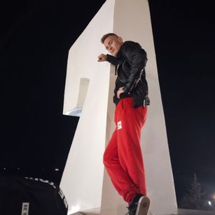 Model - Mack striptease