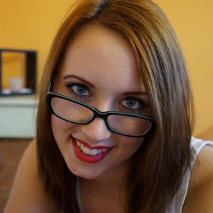 Model - RebeccaGlam 1