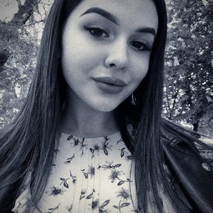 Model - Luxury Girl KinkyHot