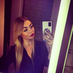 Model - Sweet girl pussy