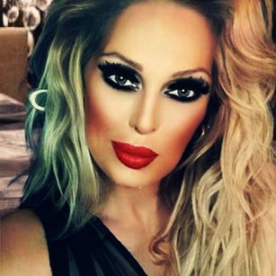 Model - Heidibanter striptease