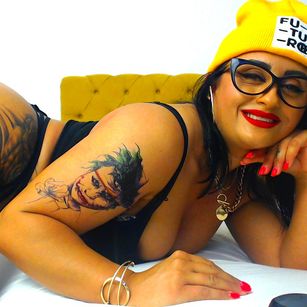 Model - monikhotlove lovnese