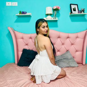 Model - ArielKane latina