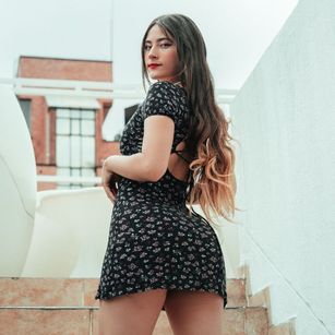 Model - Miamonroe streaptease