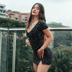 Model - Miamonroe cameltoe