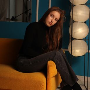 Model - EvaBryant stockings