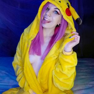 Model - AmyRose69 oil