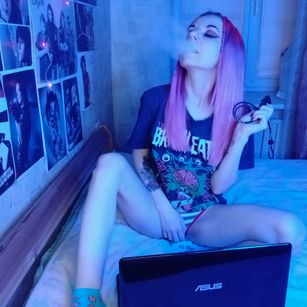 Model - AmyRose69 deepthroat