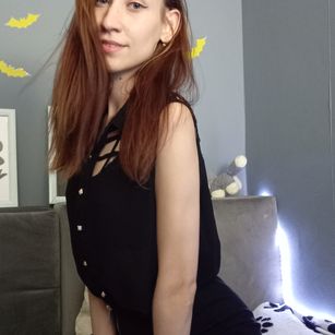 Model - maroonheart stockings