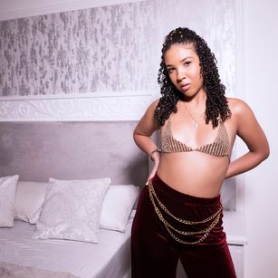 Model - AlikaKey feet