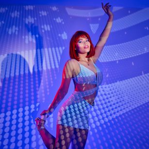 Model - MeyEvanson sexy