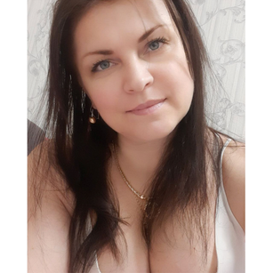 Model - Angelina relaxation