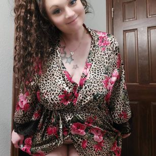 Model - Shannon Smokes anal