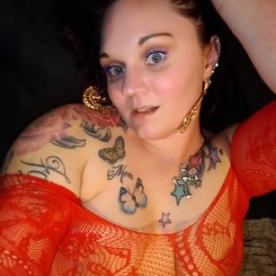 Model - Shannon Smokes smoking