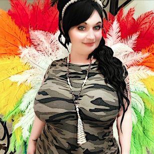 Model - Shannon Smokes curvy