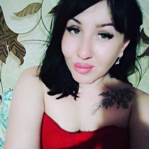 Model - SweetHines striptease