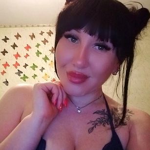 Model - SweetHines striptease