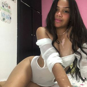 Model - Olivia Mia linda