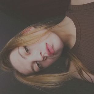 Model - Daisy Austin bigboobs