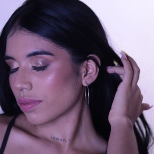 Model - Mia Collins joi