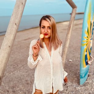 Model - MayaTrainor cei