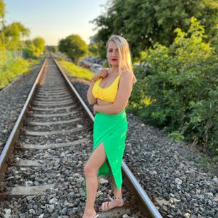 Model - MayaTrainor anal