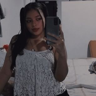 Model - Hot Latina pink