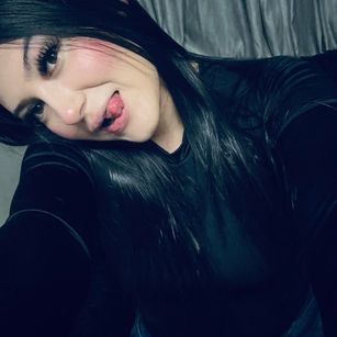 Model - Mara Castillo cute