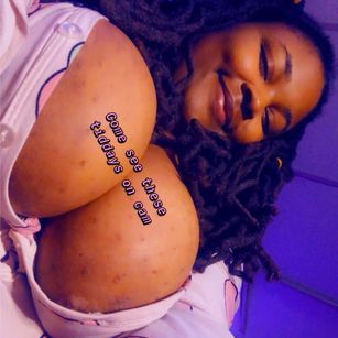 Model - XoXoMissNaomi blowjob