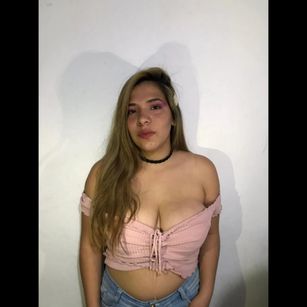 Model - Karla thompson feet