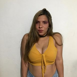 Model - Karla thompson gilr